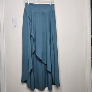 NWT  HALARA Breezeful Teal 2 in 1 Flowy High Low Skort Size Medium